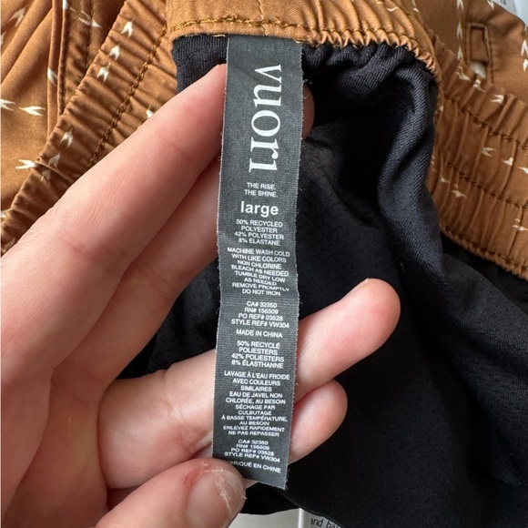 Vuori Women's Clementine 2" Short 2.0 in the Tumeric Arrow pattern - Picture 5 of 8